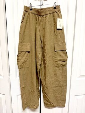 Universal Thread Men's Cargo Pants in Khaki